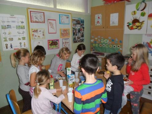 Cijeli tjedan trajale su pripreme na kojima su učitelji s djecom govorili o značaju jabuke i kruha.