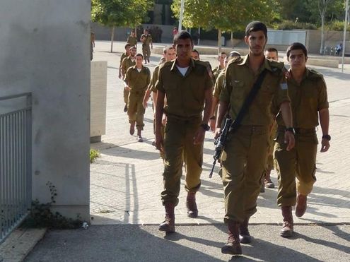 Mladi izraelski vojnici